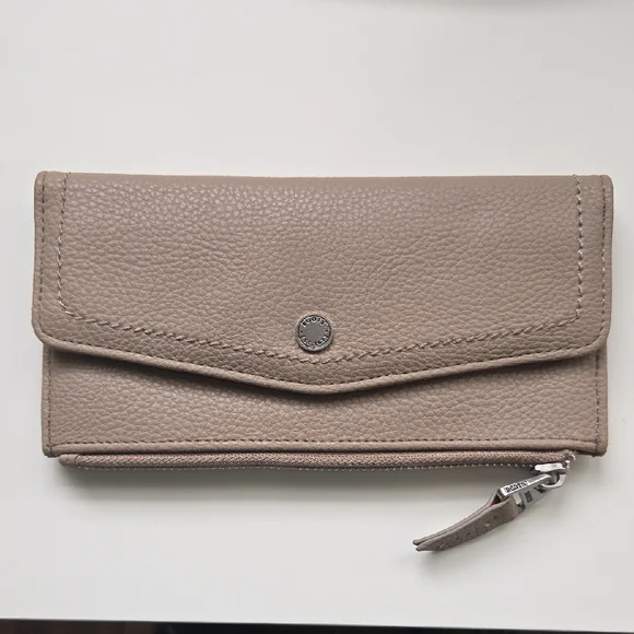 Roots Wallet - Picture 1 of 8